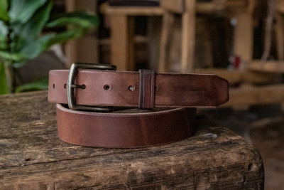 handmade-thick-leather-belts-durable-rugged-work-quality-usa-heavy-duty-american-made-craftandlore-3979_1024x.jpg