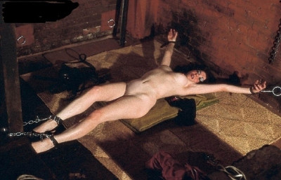 Blakemore 37.19_HOMP19_sh_e1panty-j_InP_p.jpg